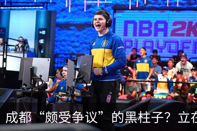 成都“颇受争议”的黑柱子？立在高档商场外，被好多人认为有猫腻